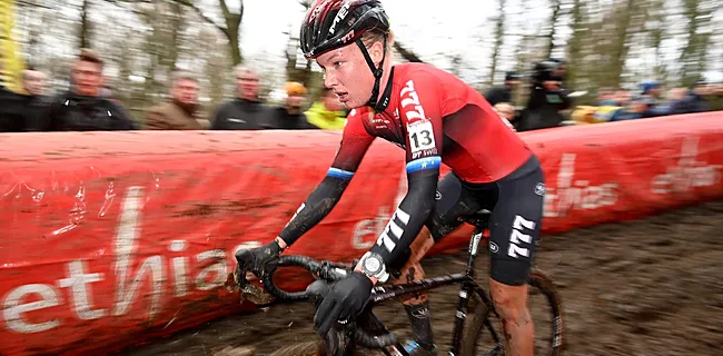 Annemarie Worst verorbert het WK-dessert in Maldegem