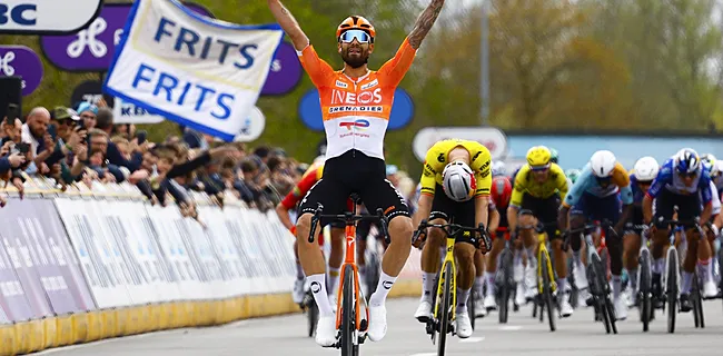 Van Aert moet hoofd buigen op de streep na thriller in Dwars door Vlaanderen