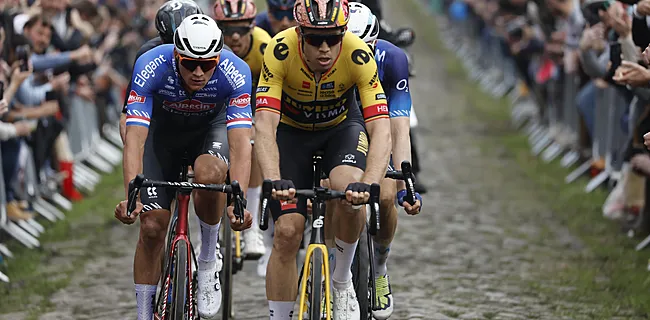 Prachtige beelden: Van Aert zoekt Van der Poel op om hem te feliciteren