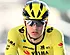 Foto: Gefrustreerde Kooij tikt Wout van Aert op de vingers