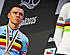 Evenepoel opnieuw zwaar door het stof: "Klein ventje, groot bakkes"