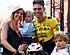 Sarah & de kinderen verrassen Van Aert met ontroerend cadeau